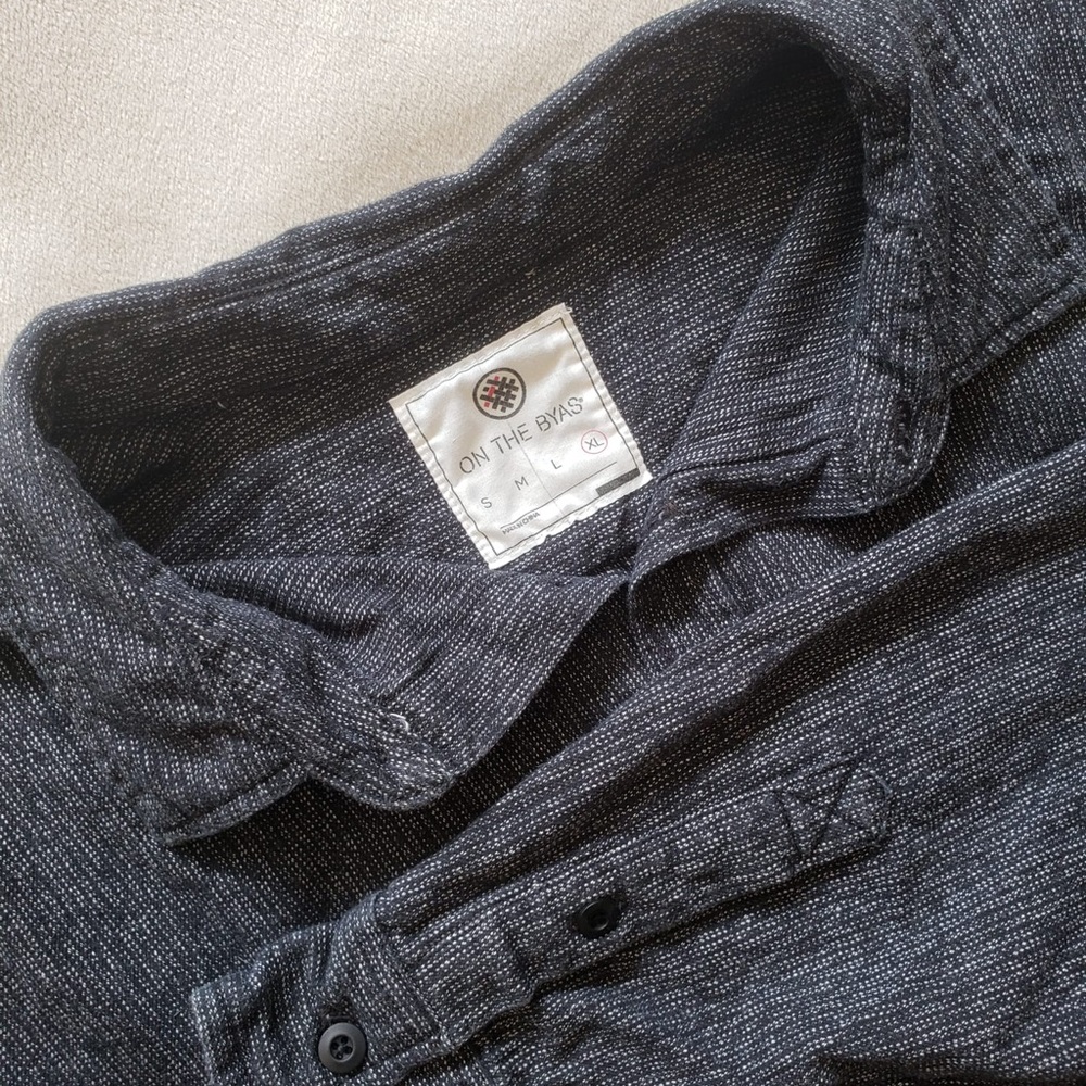 🌎 2 for $40 🌎 Soft Button Down - Picture 2 of 3